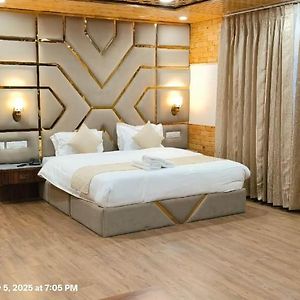 Hotel Satnam Grand Dalhousie !! Main Highway Hotel ! Balcony Rooms ! Parking Space ! Mountain View